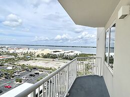 Sea Esta 3 Bedroom Condo by RedAwning