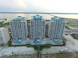 Sea Esta 3 Bedroom Condo by RedAwning