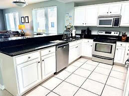 Sea Esta 3 Bedroom Condo by RedAwning