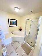 Sea Esta 3 Bedroom Condo by RedAwning