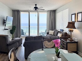 Sea Esta 3 Bedroom Condo by RedAwning