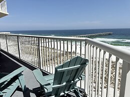 Sea Esta 3 Bedroom Condo by RedAwning