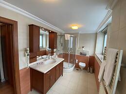 Triada Hotel Gayrettepe