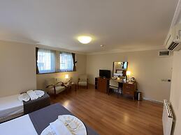 Triada Hotel Gayrettepe