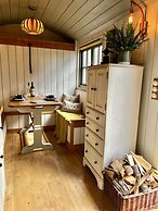 The Crooked Gate - Luxury Romantic Getaway