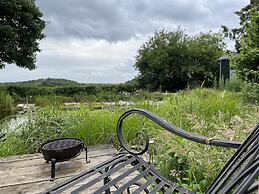 The Crooked Gate - Luxury Romantic Getaway