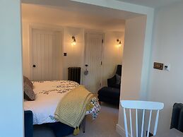 The Crooked Gate - Luxury Romantic Getaway