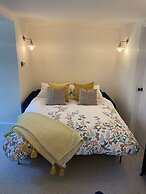 The Crooked Gate - Luxury Romantic Getaway