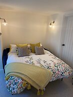 The Crooked Gate - Luxury Romantic Getaway