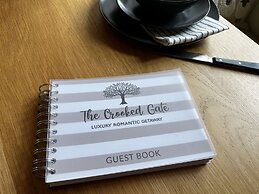 The Crooked Gate - Luxury Romantic Getaway