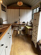 The Crooked Gate - Luxury Romantic Getaway