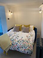 The Crooked Gate - Luxury Romantic Getaway