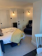 The Crooked Gate - Luxury Romantic Getaway