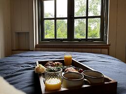 The Crooked Gate - Luxury Romantic Getaway