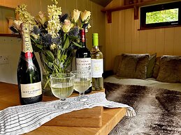 The Crooked Gate - Luxury Romantic Getaway