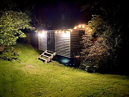 The Crooked Gate - Luxury Romantic Getaway