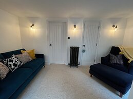 The Crooked Gate - Luxury Romantic Getaway