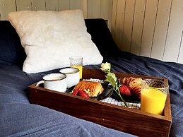 The Crooked Gate - Luxury Romantic Getaway