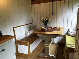 The Crooked Gate - Luxury Romantic Getaway
