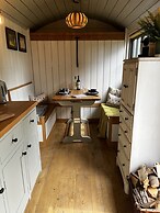 The Crooked Gate - Luxury Romantic Getaway