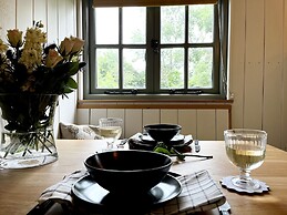 The Crooked Gate - Luxury Romantic Getaway