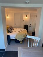 The Crooked Gate - Luxury Romantic Getaway
