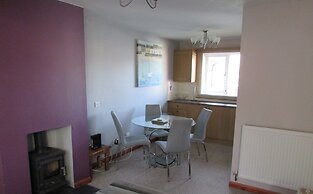 Spacious Detached Bungalow With Ample Parking