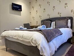 Spacious Detached Bungalow With Ample Parking