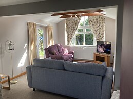 Spacious Detached Bungalow With Ample Parking