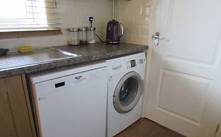 Spacious Detached Bungalow With Ample Parking