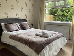 Spacious Detached Bungalow With Ample Parking