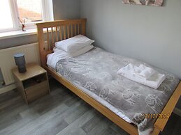 Spacious Detached Bungalow With Ample Parking