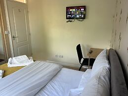 Spacious Detached Bungalow With Ample Parking