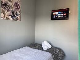 Spacious Detached Bungalow With Ample Parking