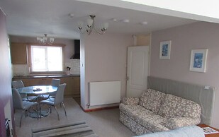 Spacious Detached Bungalow With Ample Parking