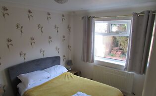 Spacious Detached Bungalow With Ample Parking