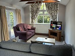 Spacious Detached Bungalow With Ample Parking