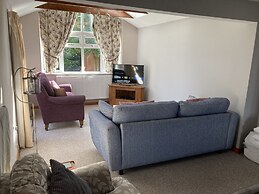 Spacious Detached Bungalow With Ample Parking