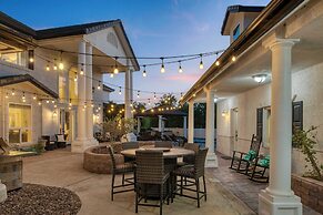 Grand Contento by Avantstay Extraordinary Estate w/ Pool & Movie Room