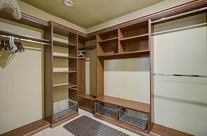 The Lookout by Avantstay Beautiful Mountain Escape w/ Hot Tub & Movie 