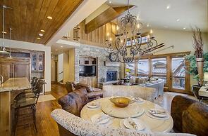 The Lookout by Avantstay Beautiful Mountain Escape w/ Hot Tub & Movie 