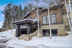 The Lookout by Avantstay Beautiful Mountain Escape w/ Hot Tub & Movie 