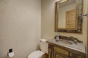 The Lookout by Avantstay Beautiful Mountain Escape w/ Hot Tub & Movie 