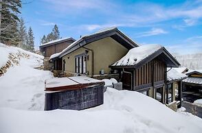 The Lookout by Avantstay Beautiful Mountain Escape w/ Hot Tub & Movie 