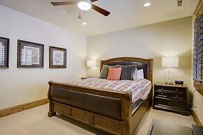 The Lookout by Avantstay Beautiful Mountain Escape w/ Hot Tub & Movie 