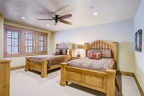 The Lookout by Avantstay Beautiful Mountain Escape w/ Hot Tub & Movie 