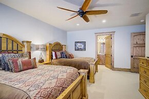 The Lookout by Avantstay Beautiful Mountain Escape w/ Hot Tub & Movie 