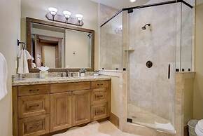 The Lookout by Avantstay Beautiful Mountain Escape w/ Hot Tub & Movie 