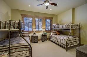 The Lookout by Avantstay Beautiful Mountain Escape w/ Hot Tub & Movie 