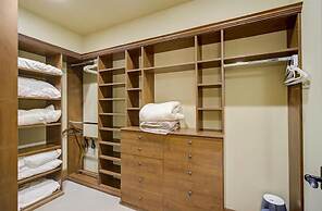 The Lookout by Avantstay Beautiful Mountain Escape w/ Hot Tub & Movie 